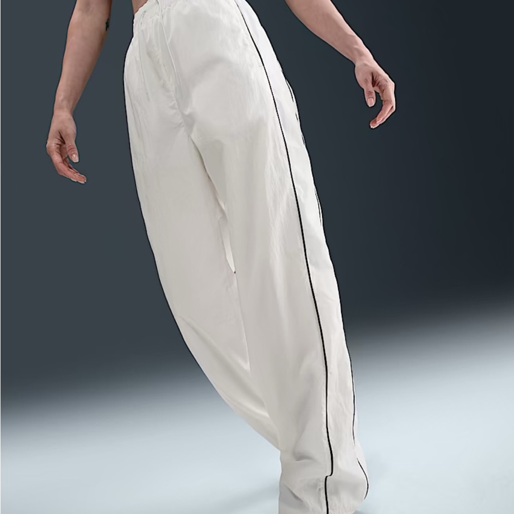 Nike Windrunner
Women's High-Waisted Woven Open-Hem
Pants